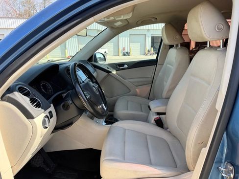 Used 2017 Volkswagen Tiguan S image 2