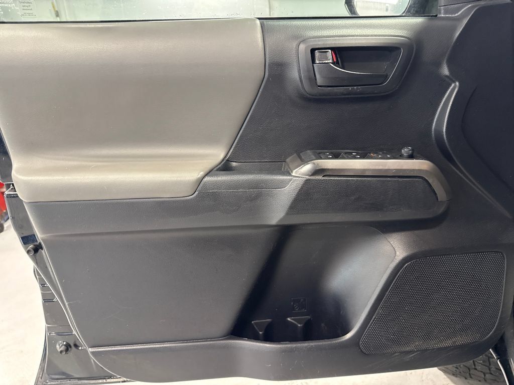 Used 2019 Toyota Tacoma SR5 RWD image 27