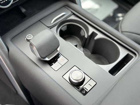 New 2025 Land Rover Discovery Dynamic SE image 19