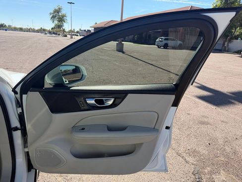 Used 2021 Volvo S60 T5 Momentum w/ Premium Package image 18