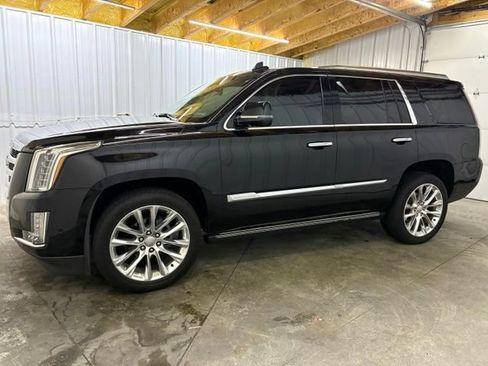 Used 2019 Cadillac Escalade Premium Luxury AWD/4WD image 4