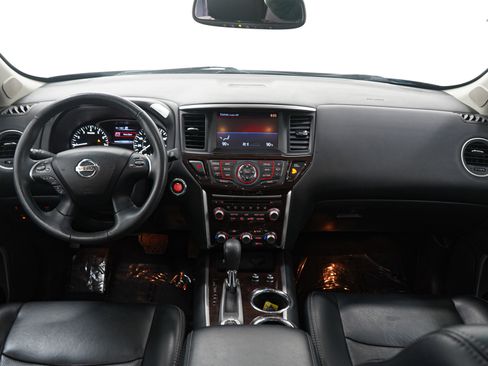 Used 2016 Nissan Pathfinder Platinum image 16