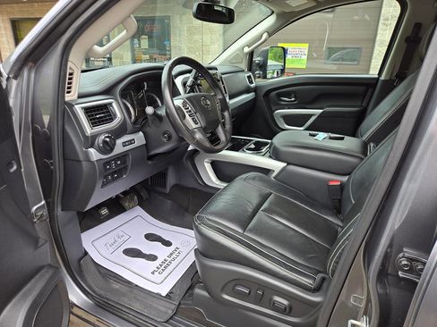 Used 2019 Nissan Titan PRO-4X w/ Pro-4x Convenience Package AWD/4WD image 9