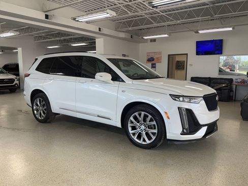 Used 2020 Cadillac XT6 Sport w/ Platinum Package AWD/4WD image 3