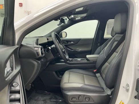Used 2025 Chevrolet Equinox LT w/ Convenience Package II AWD/4WD image 9