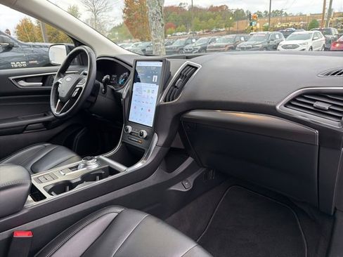Used 2022 Ford Edge Titanium image 42
