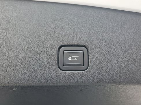 Used 2021 Cadillac XT6 Luxury image 12