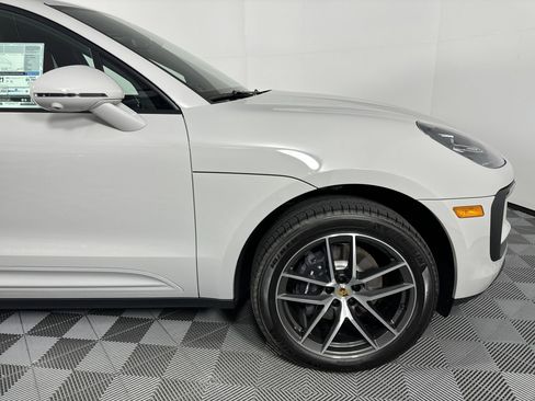Certified 2025 Porsche Macan image 12