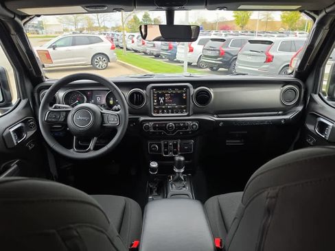 Used 2023 Jeep Wrangler Unlimited w/ 8.4" Radio Group AWD/4WD image 10