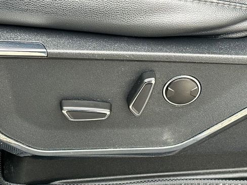 Used 2023 Ford F150 Lariat w/ Equipment Group 502A High image 39