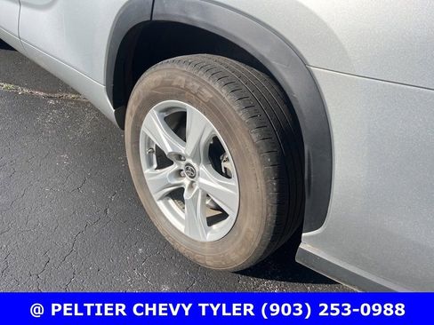 Used 2023 Toyota Highlander LE image 8