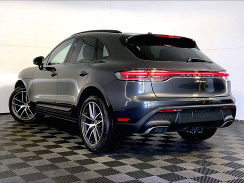 Certified 2025 Porsche Macan image 3