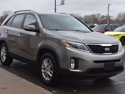 Used 2014 Kia Sorento LX image 7