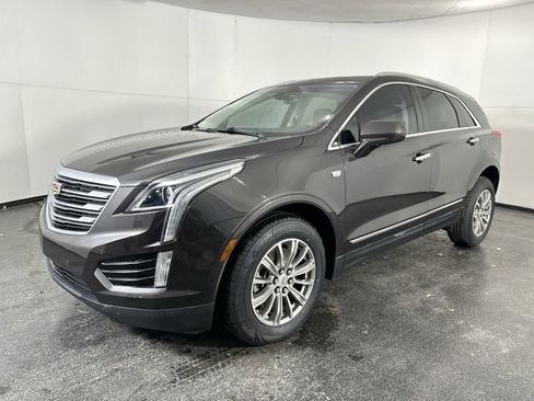 Used 2018 Cadillac XT5 Luxury w/ Driver Awareness Package FWD image 4