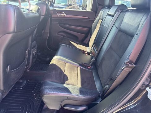 Used 2019 Jeep Grand Cherokee Altitude AWD/4WD image 31