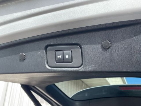 Used 2025 Nissan Pathfinder SV image 23