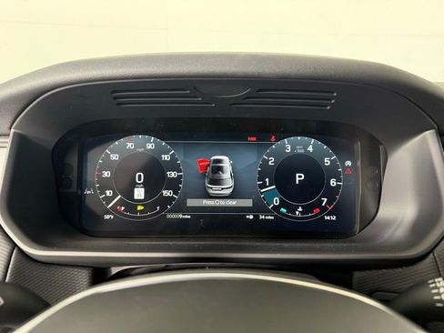 Used 2025 Land Rover Discovery Dynamic SE image 18