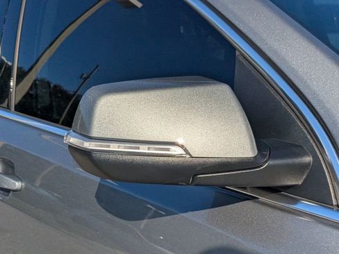 Used 2023 GMC Acadia SLT w/ Preferred Package image 13