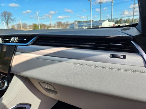 Certified 2024 Jaguar F-PACE R-Dynamic S image 17