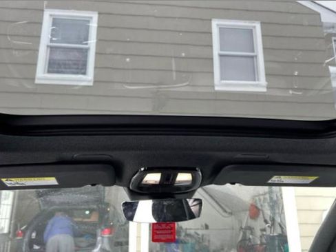 Used 2023 Volvo XC40 Recharge Ultimate image 6