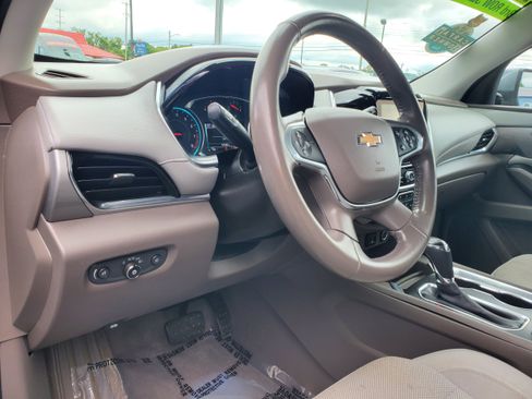 Used 2019 Chevrolet Traverse LT FWD image 13