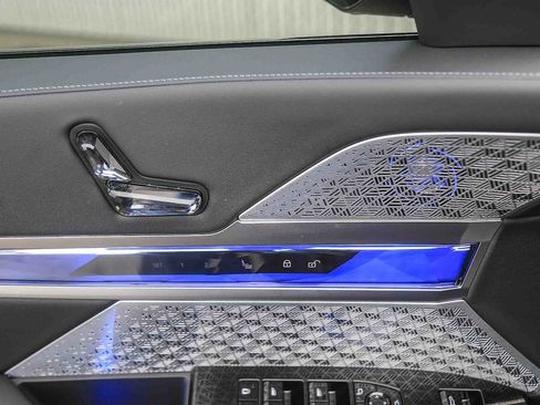 Used 2025 BMW i7 eDrive50 w/ M Sport Package image 18