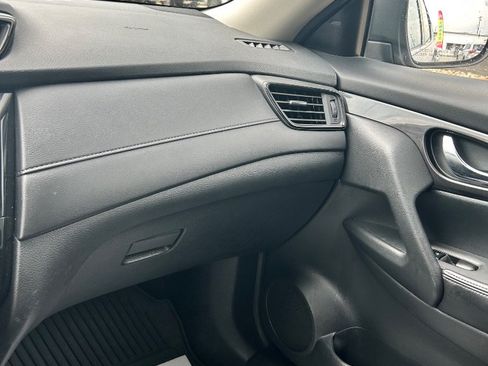 Used 2019 Nissan Rogue S w/ Special Edition Package AWD/4WD image 18