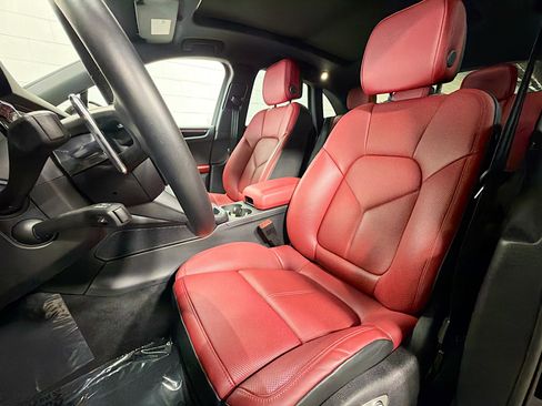 Certified 2026 Porsche Macan S AWD/4WD image 5