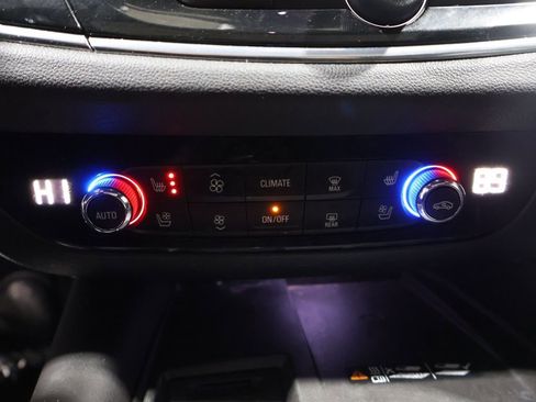 Used 2023 Buick Enclave Avenir w/ Avenir Technology Package image 38