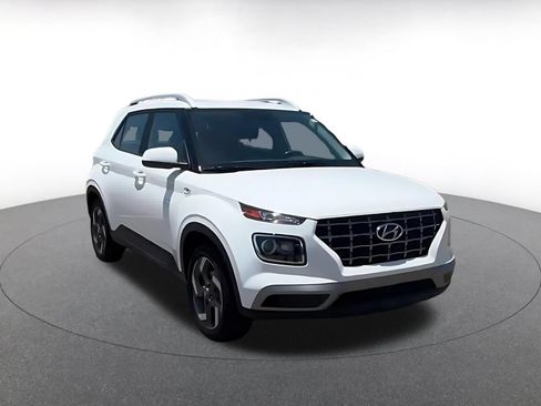 Used 2026 Hyundai Venue SEL FWD image 3