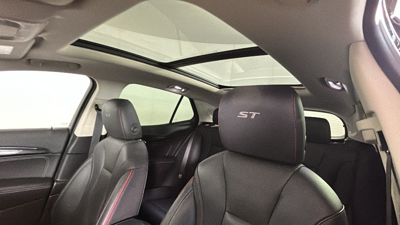 Used 2023 Buick Envision Essence w/ Sport Touring Package FWD image 16