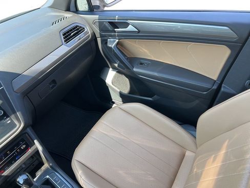 Certified 2023 Volkswagen Tiguan SE R-Line FWD image 27