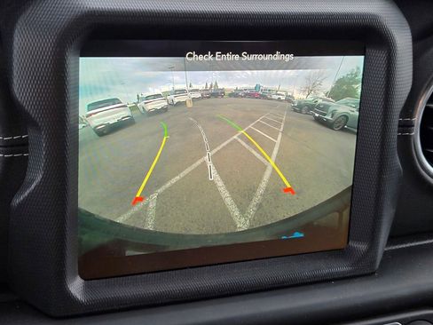 Used 2023 Jeep Wrangler Unlimited Sahara w/ Cold Weather Group image 18