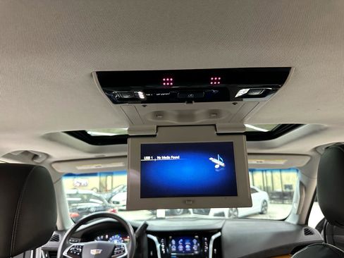 Used 2018 Cadillac Escalade Premium Luxury image 42