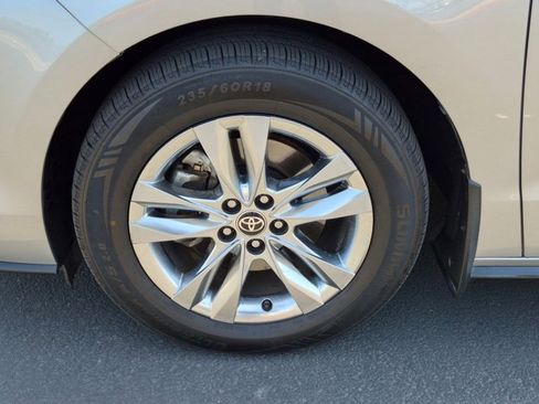 Used 2022 Toyota Sienna Limited FWD image 22