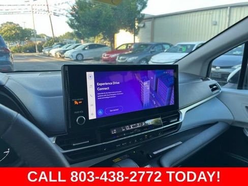 Used 2025 Toyota Sienna XLE FWD image 22