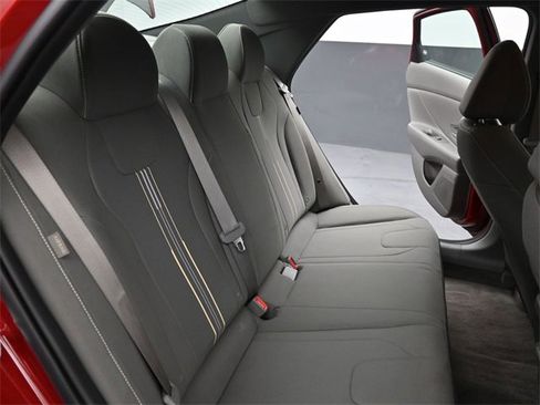 Used 2025 Hyundai Elantra SEL image 22