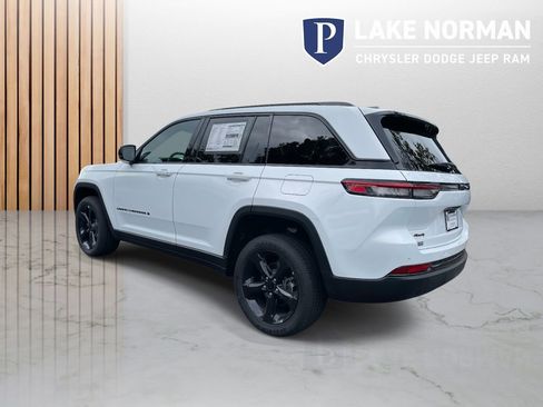 New 2025 Jeep Grand Cherokee Altitude image 7