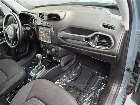 Used 2018 Jeep Renegade Altitude w/ UConnect 8.4 Nav Group FWD image 15