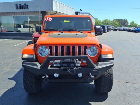 Used 2018 Jeep Wrangler Unlimited Sahara AWD/4WD image 9