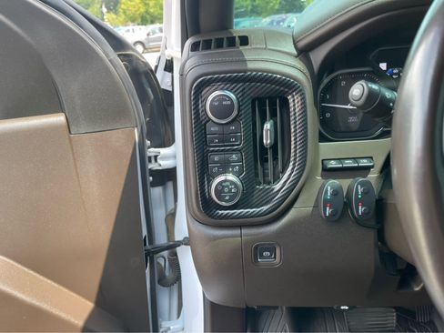 Used 2022 GMC Sierra 2500 Denali w/ Technology Package AWD/4WD image 14