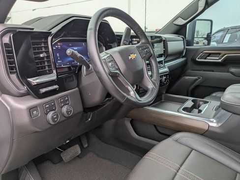 Used 2025 Chevrolet Silverado 2500 High Country w/ High Country Premium Package image 9