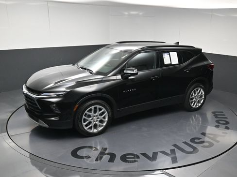 Used 2025 Chevrolet Blazer LT w/ Sound & Technology Package FWD image 29
