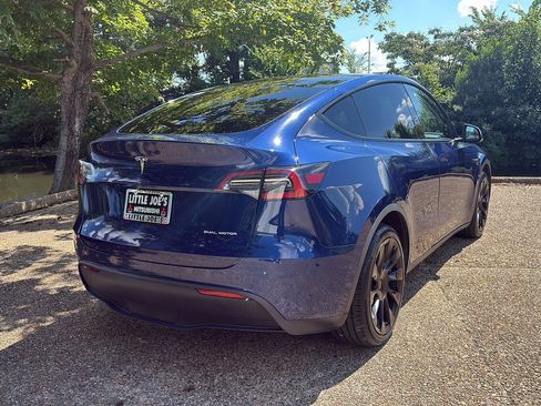 Used 2021 Tesla Model Y Long Range AWD/4WD image 4