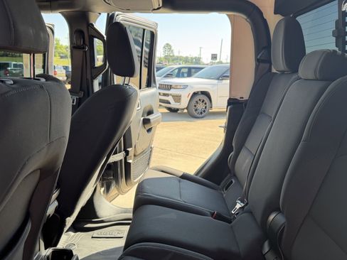 Used 2023 Jeep Gladiator Sport AWD/4WD image 31