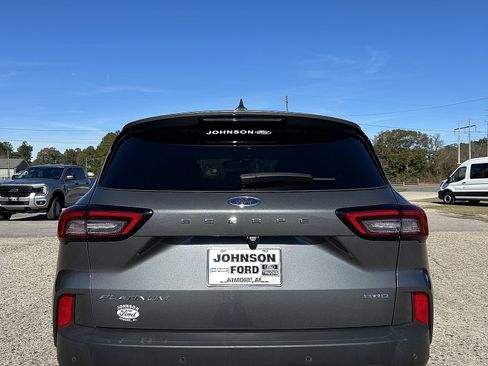 Used 2023 Ford Escape Platinum image 3