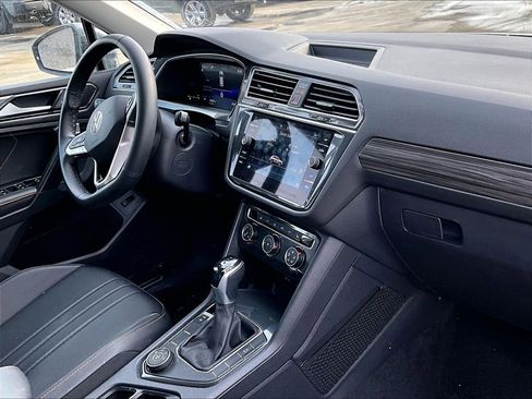 Used 2024 Volkswagen Tiguan SE image 14