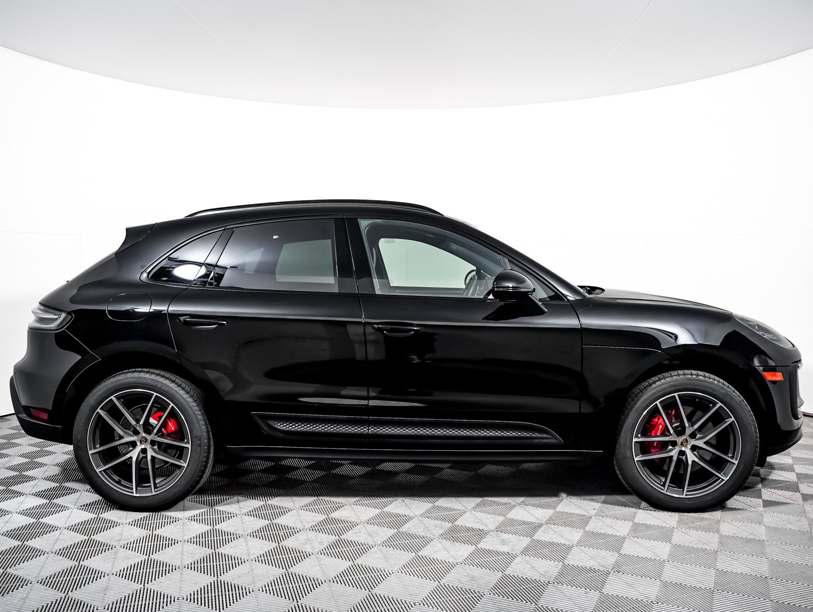 Certified 2026 Porsche Macan S AWD/4WD image 9