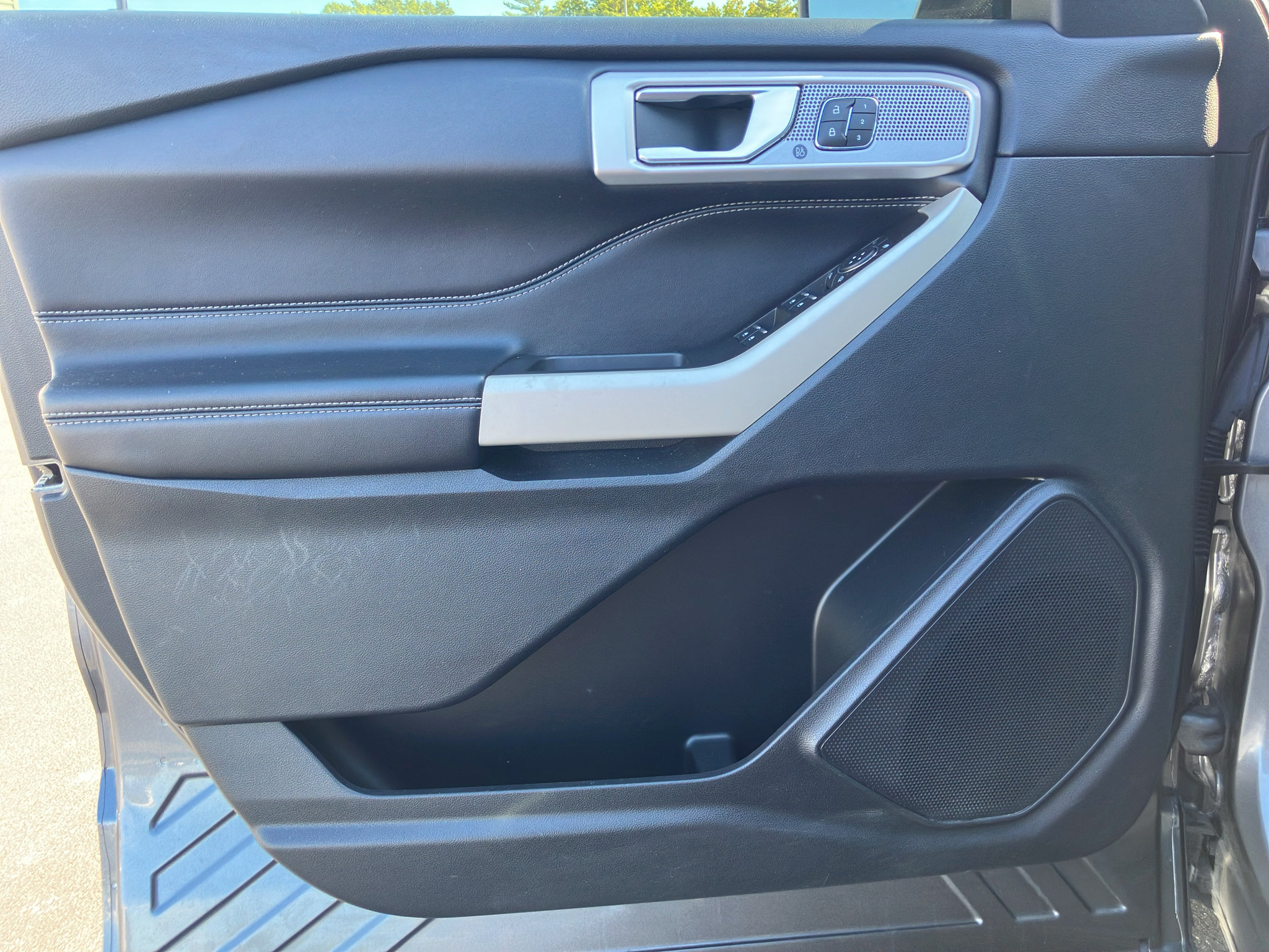 Used 2021 Ford Explorer Limited w/ Equipment Group 301A RWD image 13