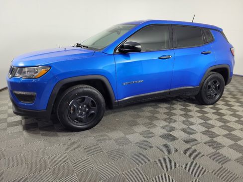 Used 2018 Jeep Compass Sport FWD image 2